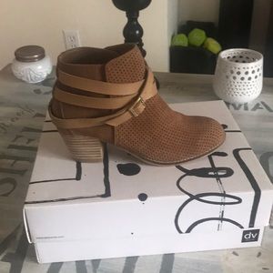 Dolce Vita Jevey Tan Suede Booties — Brand New!
